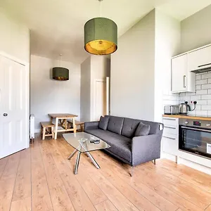 Ultimate Location! Royal Mile 1-bed Apartment